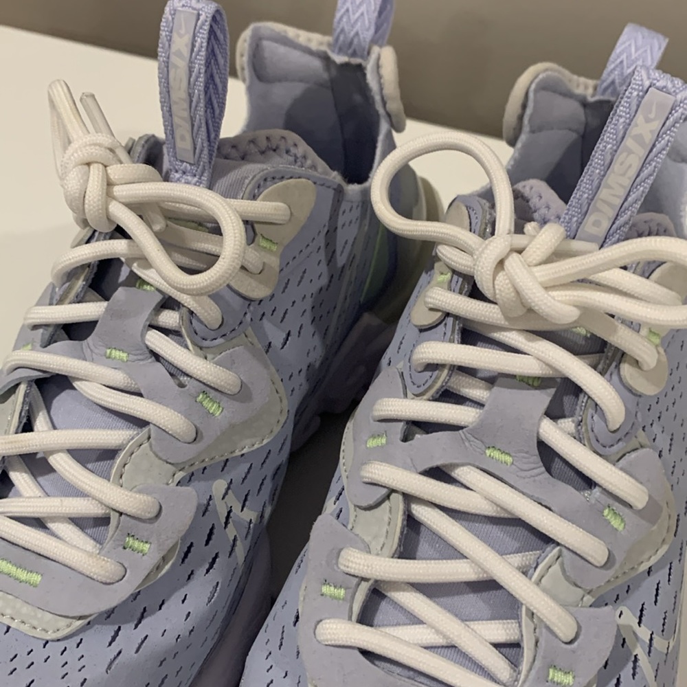 Sneaker - Picture 2 of 8